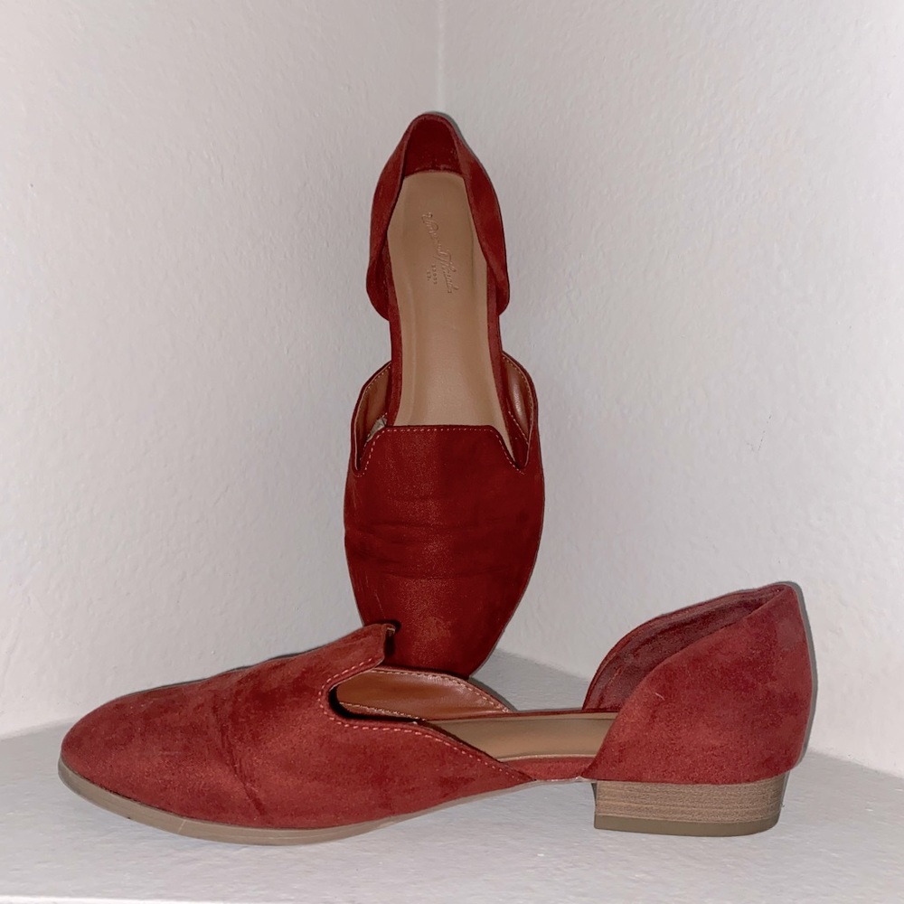 Womens Universal Thread Bergundy Loafers